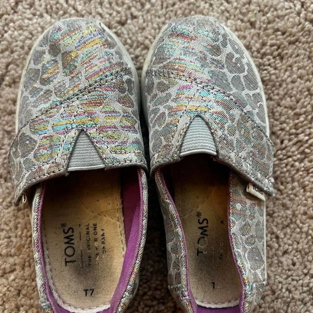Toddler Silver Girls size 7 Slip on Shoes
